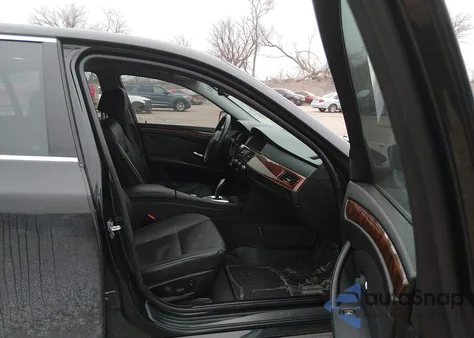 2008 BMW 528Xi z USA, uszkodzony, nr VIN WBANV13548C150415